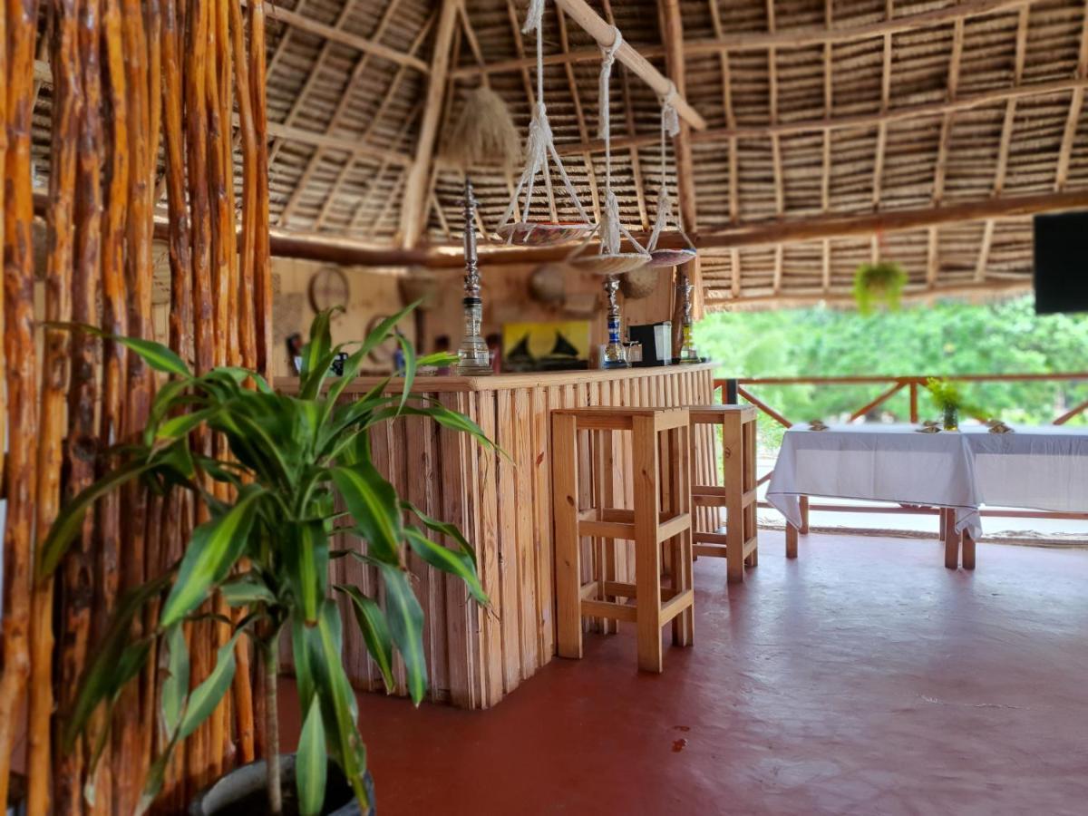 Uhuru House And Restaurant Нунгви Экстерьер фото
