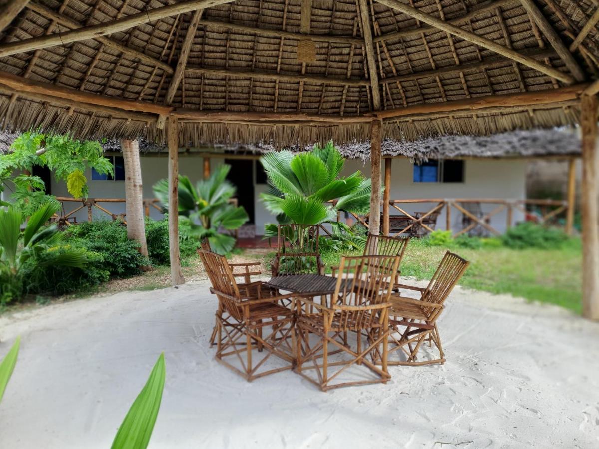 Uhuru House And Restaurant Нунгви Экстерьер фото