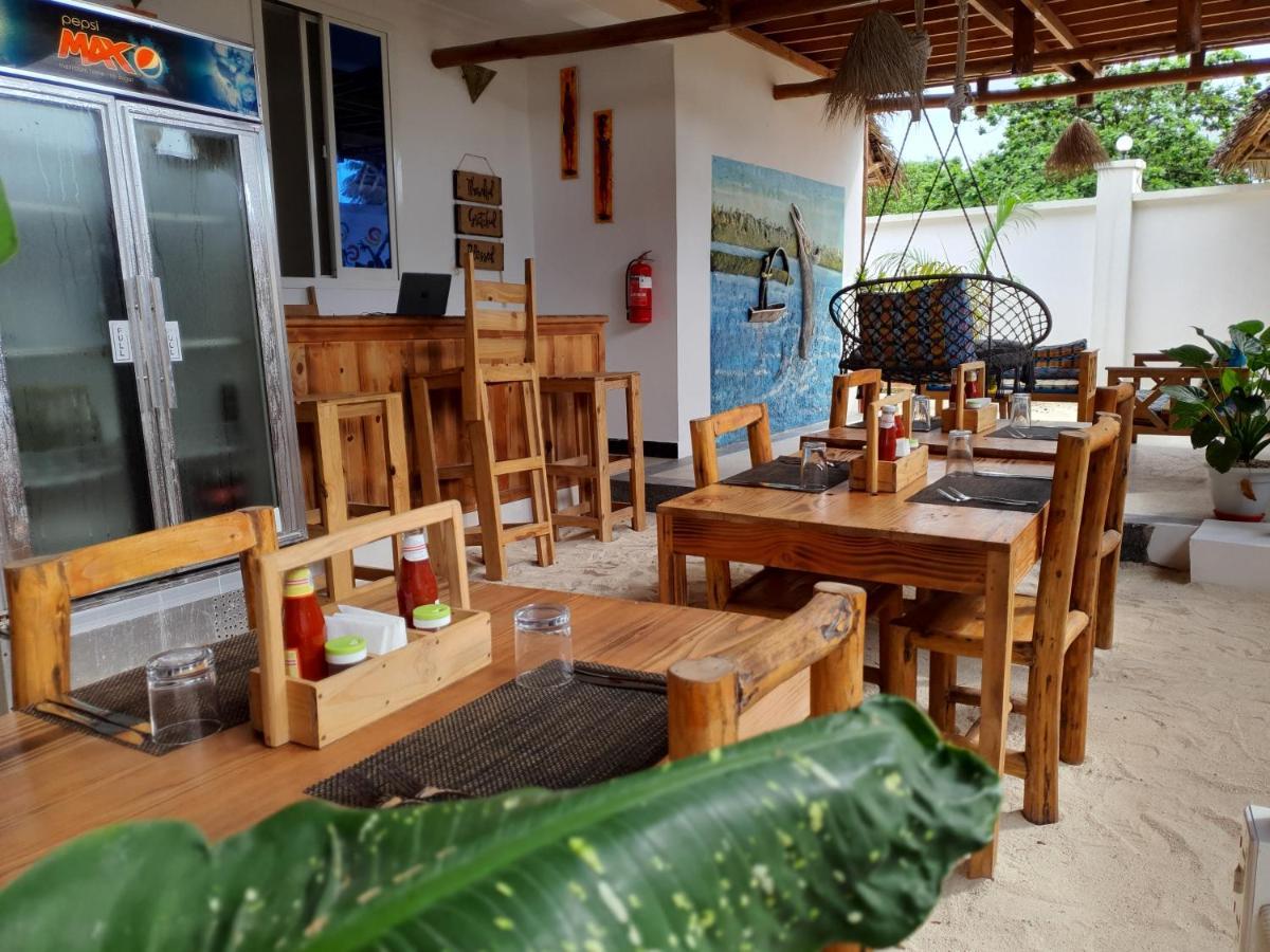 Uhuru House And Restaurant Нунгви Экстерьер фото