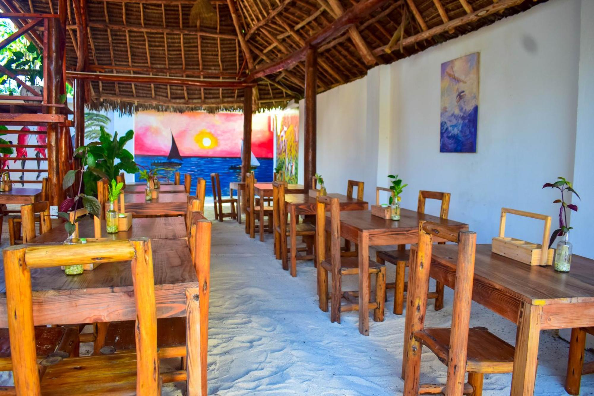 Uhuru House And Restaurant Нунгви Экстерьер фото