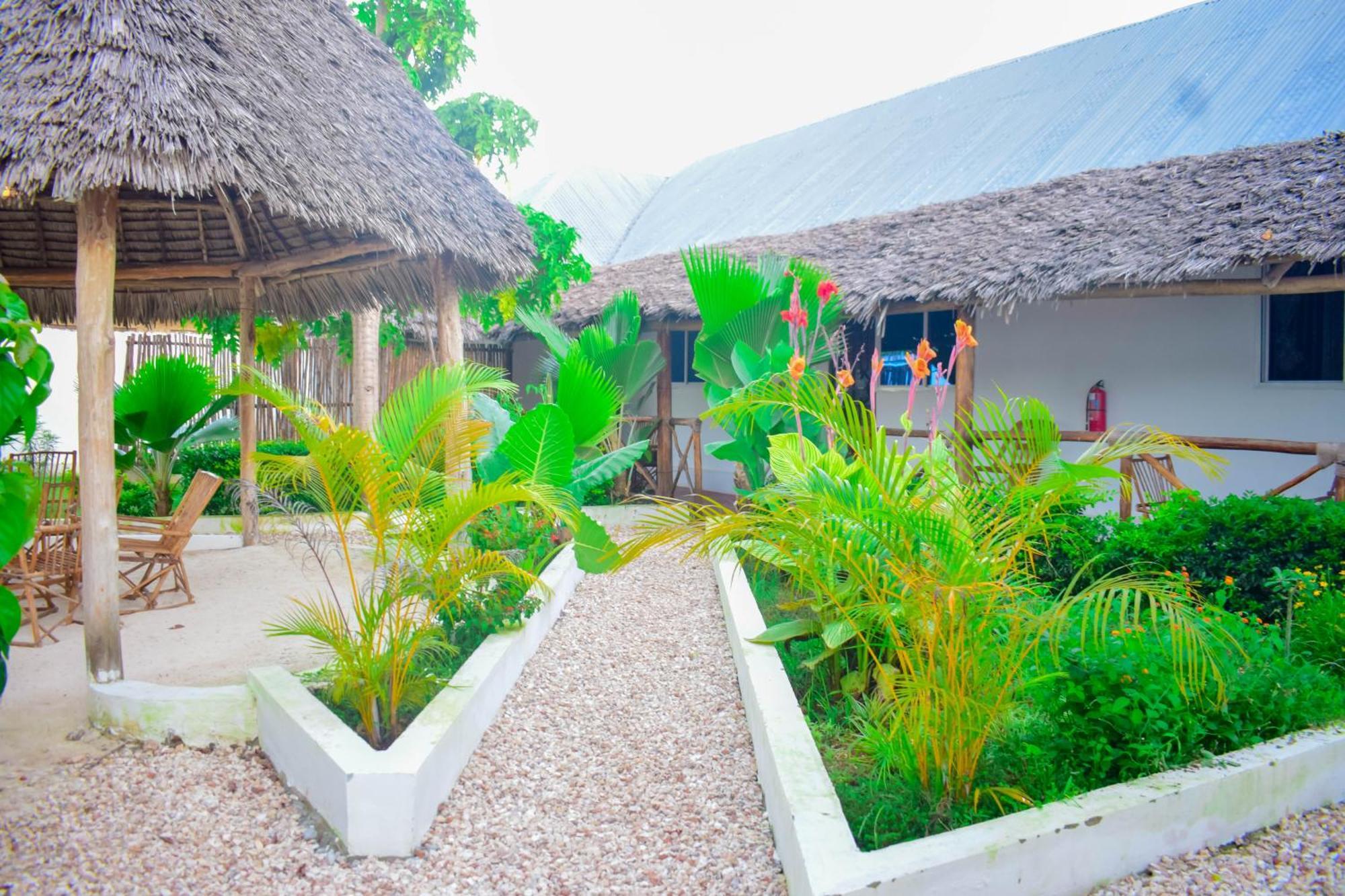 Uhuru House And Restaurant Нунгви Экстерьер фото