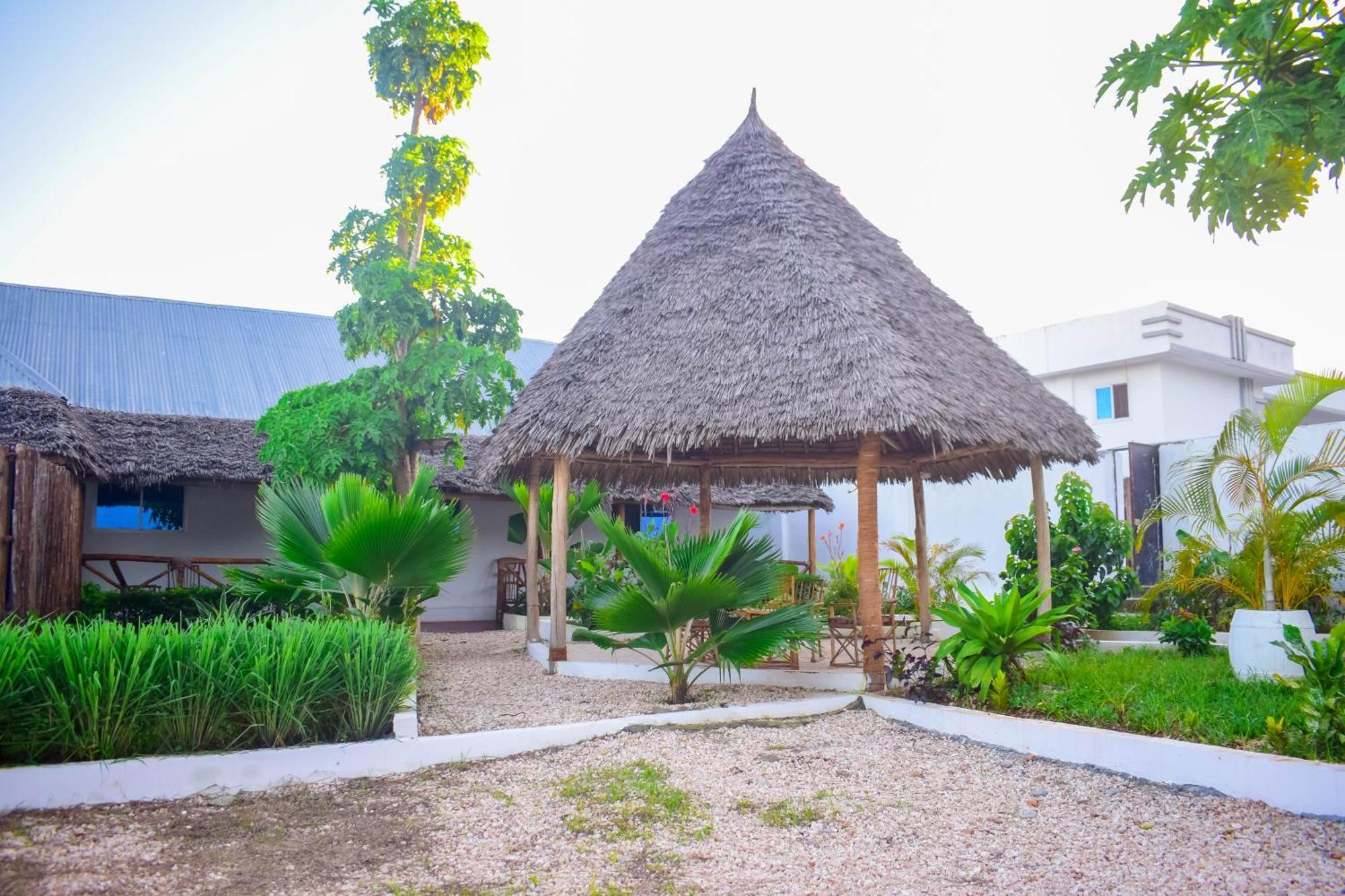 Uhuru House And Restaurant Нунгви Экстерьер фото