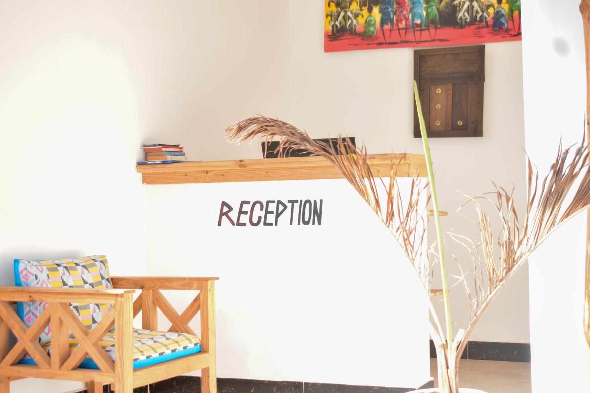 Uhuru House And Restaurant Нунгви Экстерьер фото
